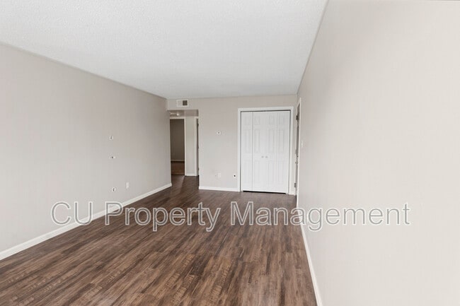 Foto del edificio - 1605 N Willow Rd