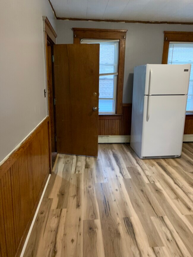 Building Photo - 13 Boston St