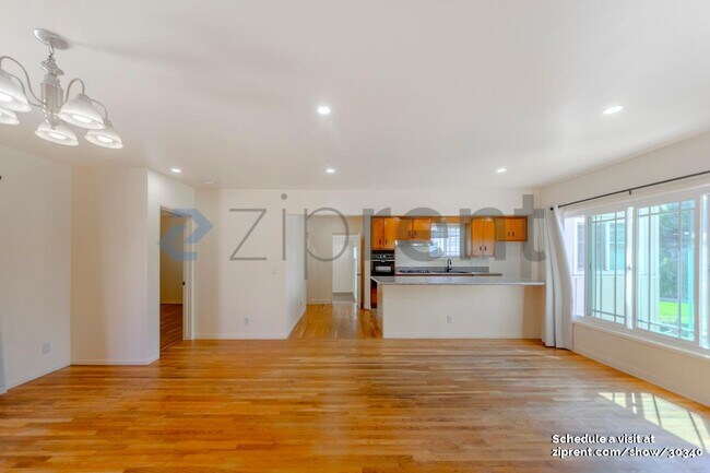 Foto del edificio - 12716 Benfield Ave
