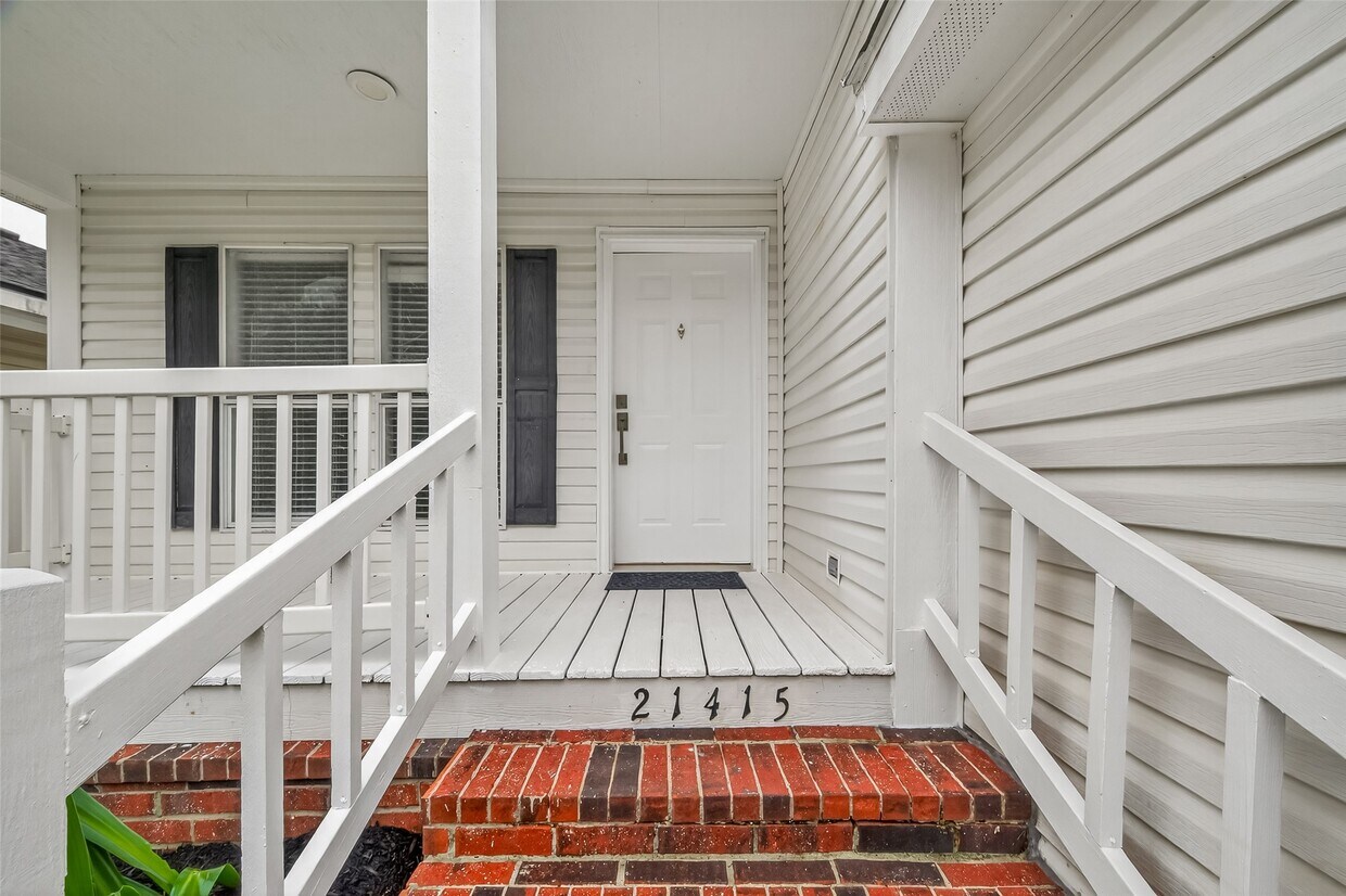 Foto principal - 21415 Sweet Grass Ln