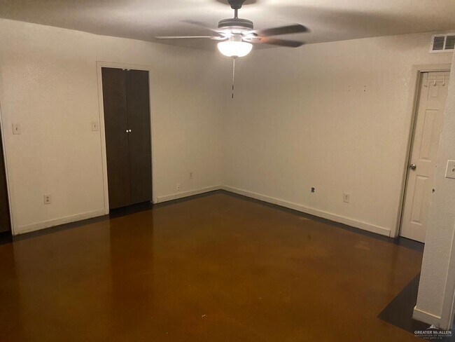 Building Photo - 714 McKee Dr