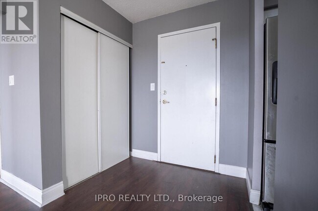 Photo du bâtiment - 135-2135 Hillcrest Ave