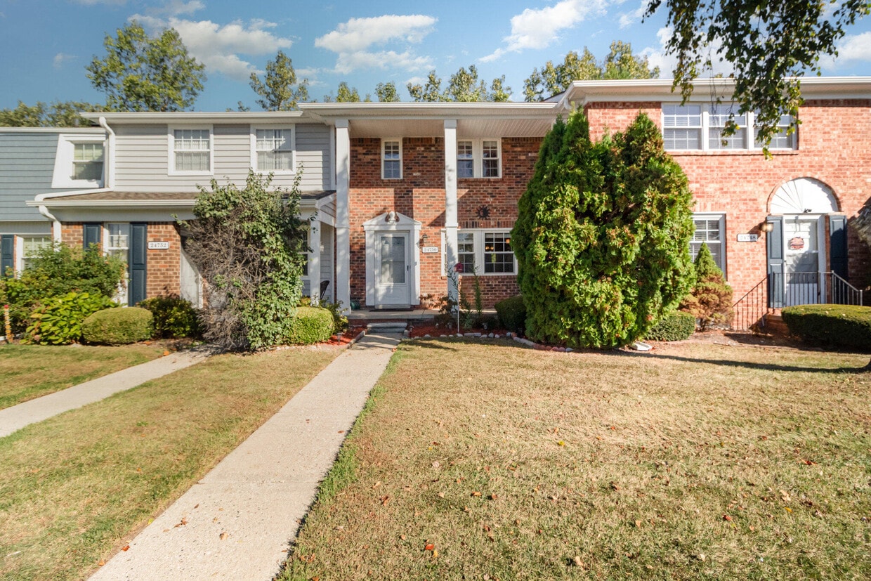 Foto principal - 24750 Olde Orchard St