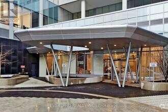 Building Photo - 5180-5180 Yonge St