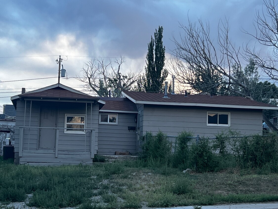 314 E Spruce St, Rawlins, WY 82301 House Rental in Rawlins, WY