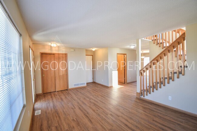 Building Photo - Updated 3 Bedroom, 2.5 Bath Home In West D...