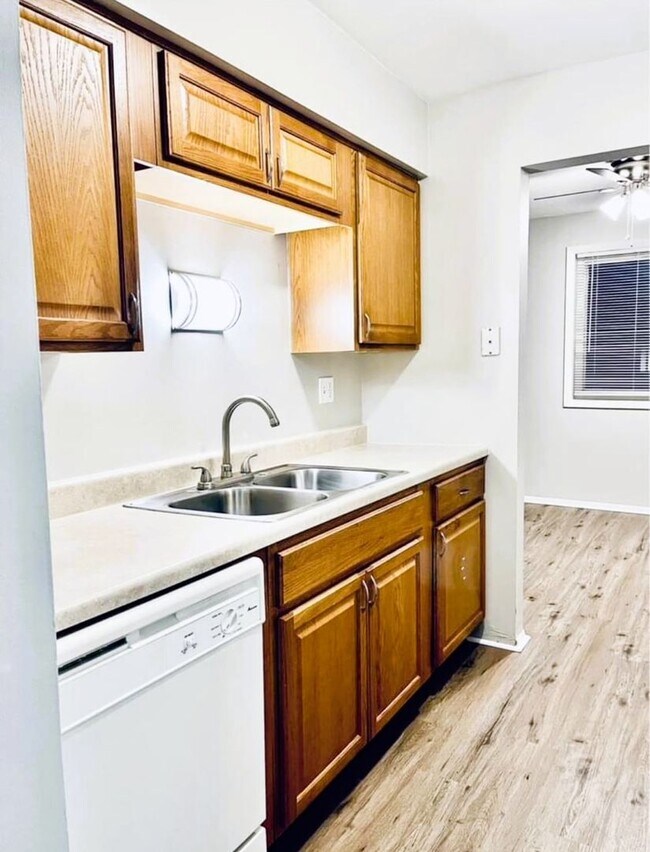 Foto del edificio - Modern 2-Bedroom Apartments in Crown Point, IN – Pet Friendly!