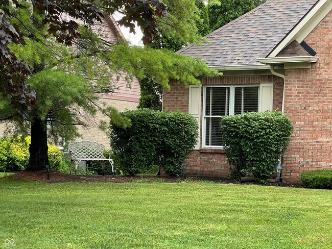 Foto del edificio - 2432 Laurel Lakes Blvd