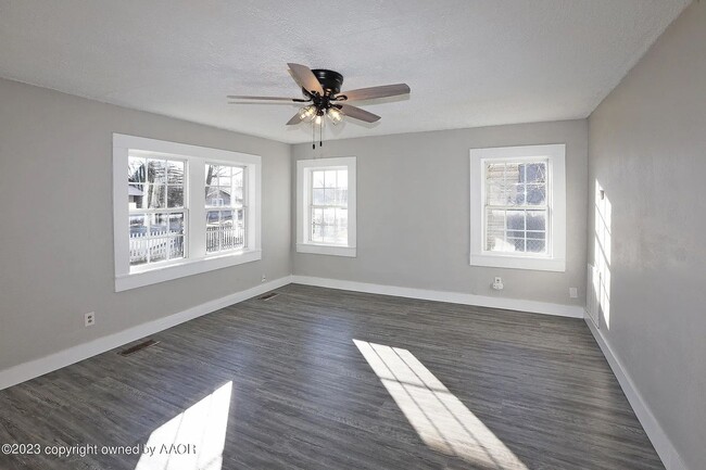 Building Photo - 806 S. Louisiana