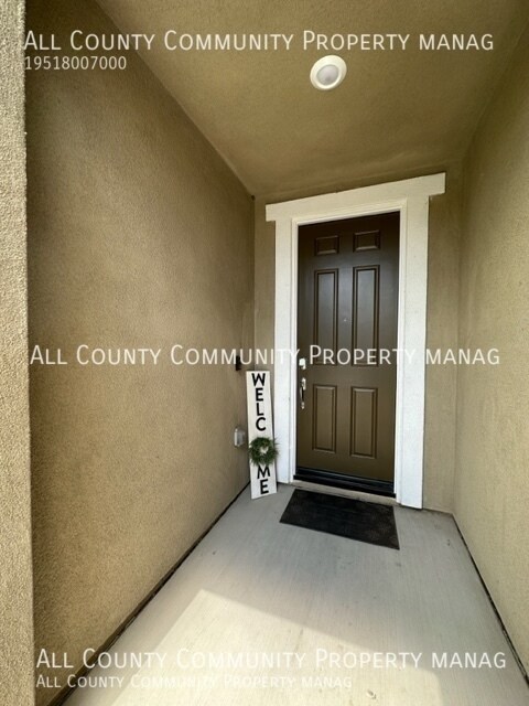 Building Photo - 2 Story Single Family Home in Heritage Lak...