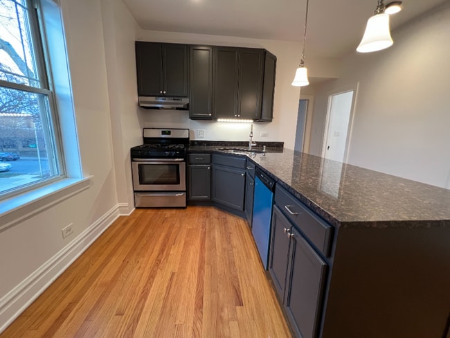 Foto del edificio - 6018 N Melvina Ave