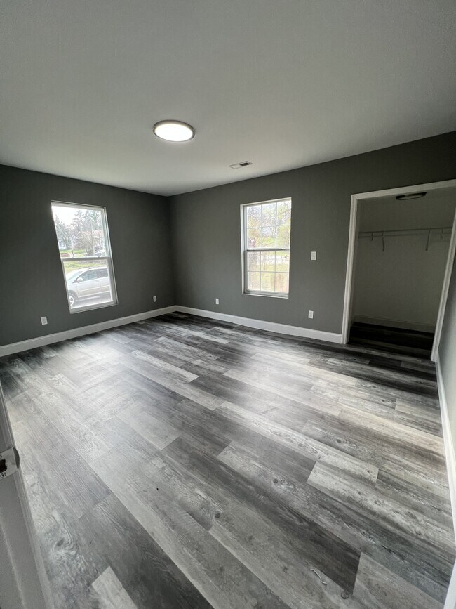 Building Photo - 1100 Tunnel Blvd