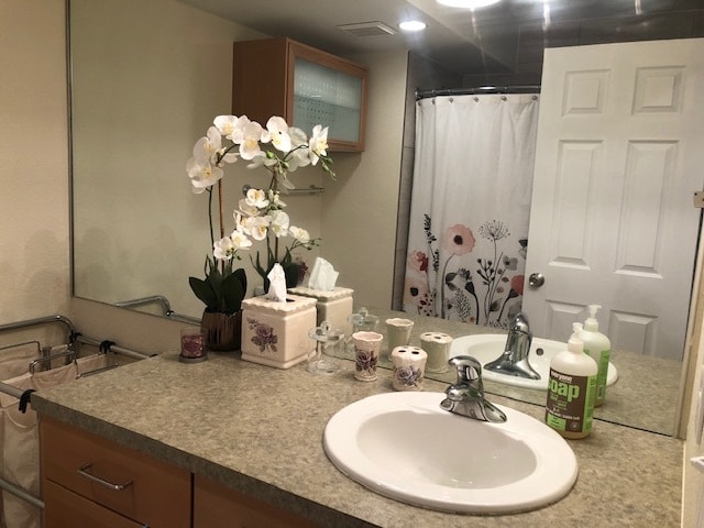 Bathroom - 6380 S Boston St