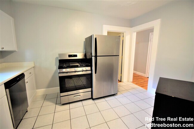 Foto del edificio - 9-11 Undine Rd. Unit 2