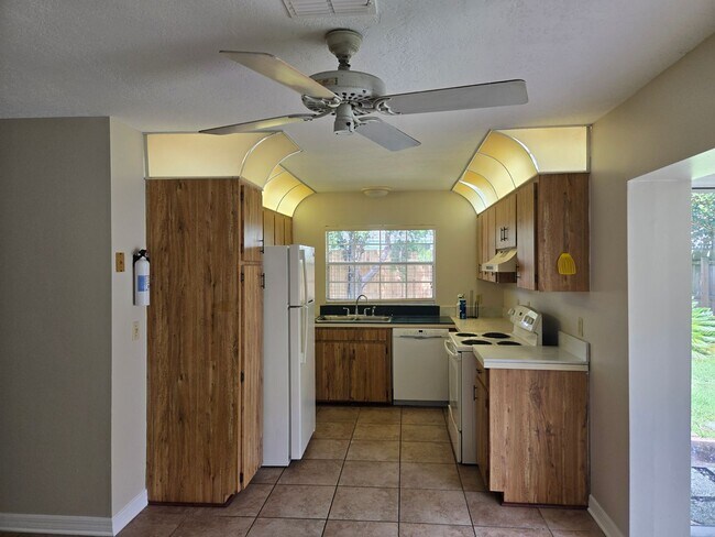 Building Photo - Charming 3-Bedroom, 2-Bath Home in the Hea...