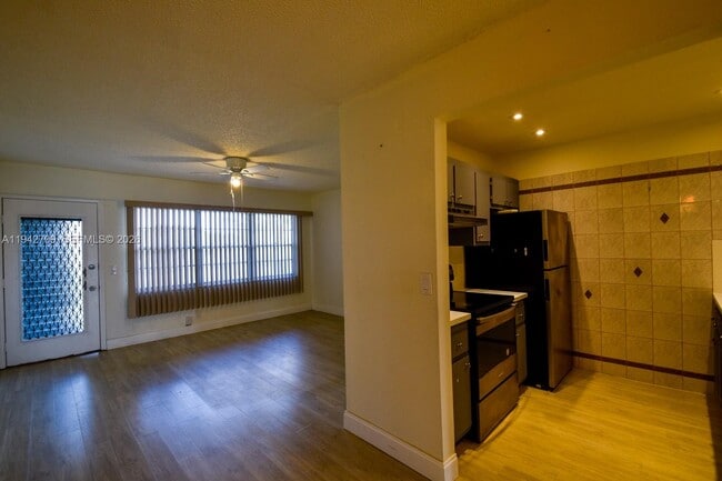 Foto del edificio - 13250 SW 4th Ct