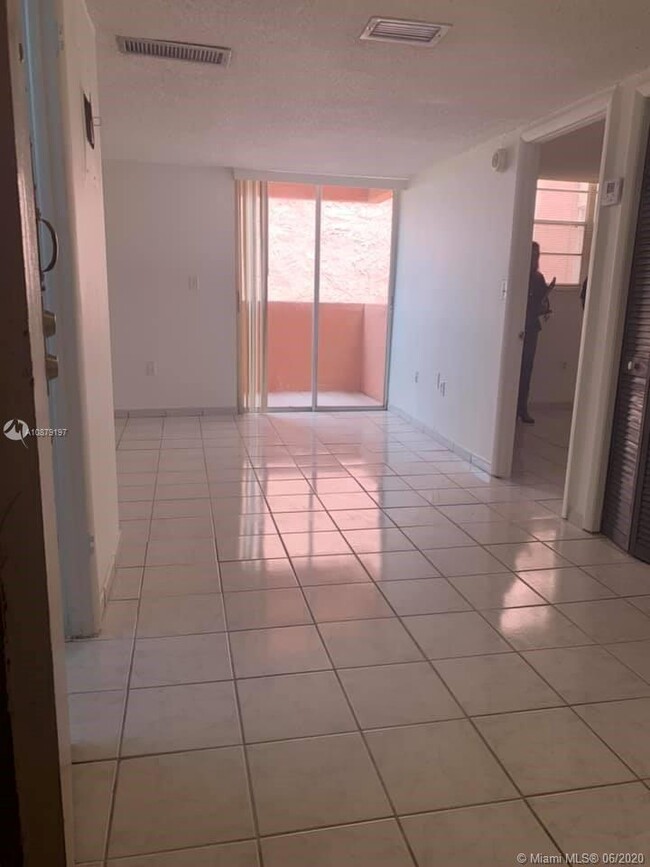 Foto del edificio - 5050 NW 7th St