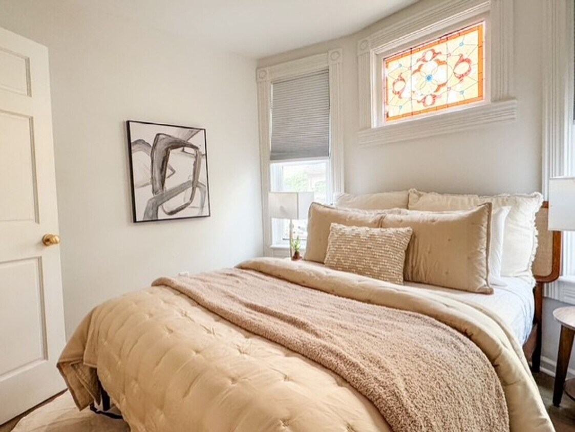 Foto principal - Brand new, huge 2 BR/2BA fully furnished i...