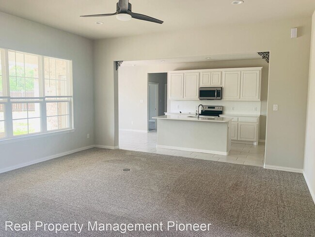 Foto del edificio - 3 br, 2 bath House - 121 Ken's Court