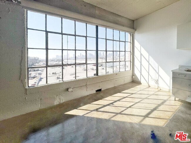 Foto del edificio - 1855 Industrial St