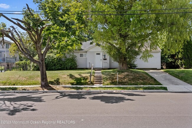 Building Photo - 988 Woodgate Ave