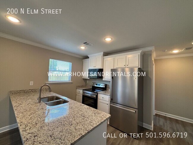 Building Photo - 200 N Elm St
