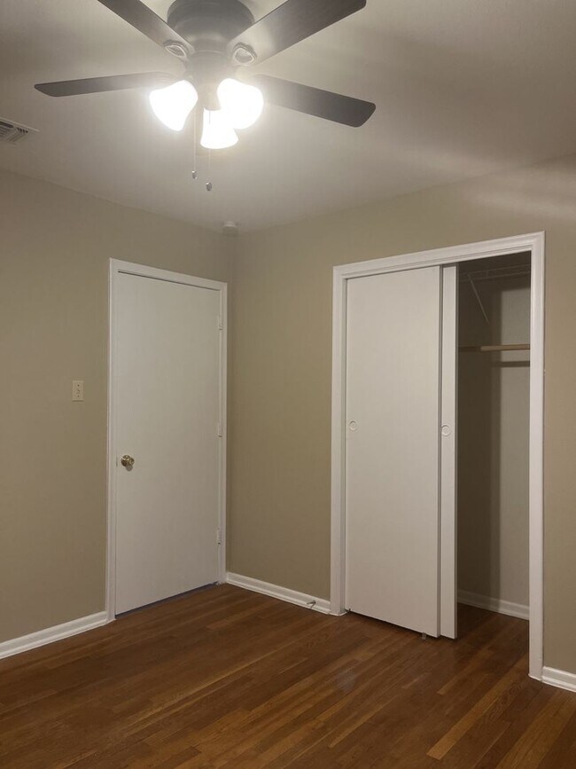 Building Photo - EAST TERRELL HILLS