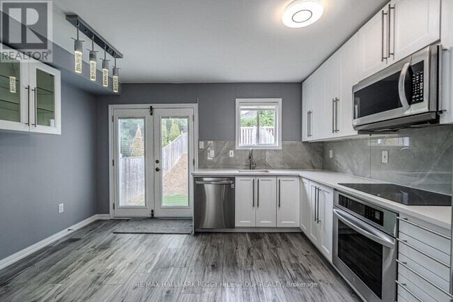 Building Photo - 367 Ferndale Dr S