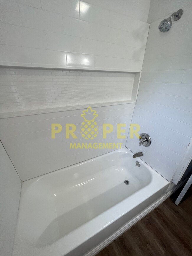 Building Photo - 2 bedrooms 1 bathroom house for rent