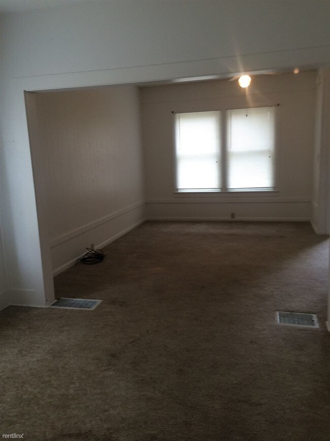 Building Photo - 3 br, 1 bath Townhome - 10 12th St N 2 Unit 2