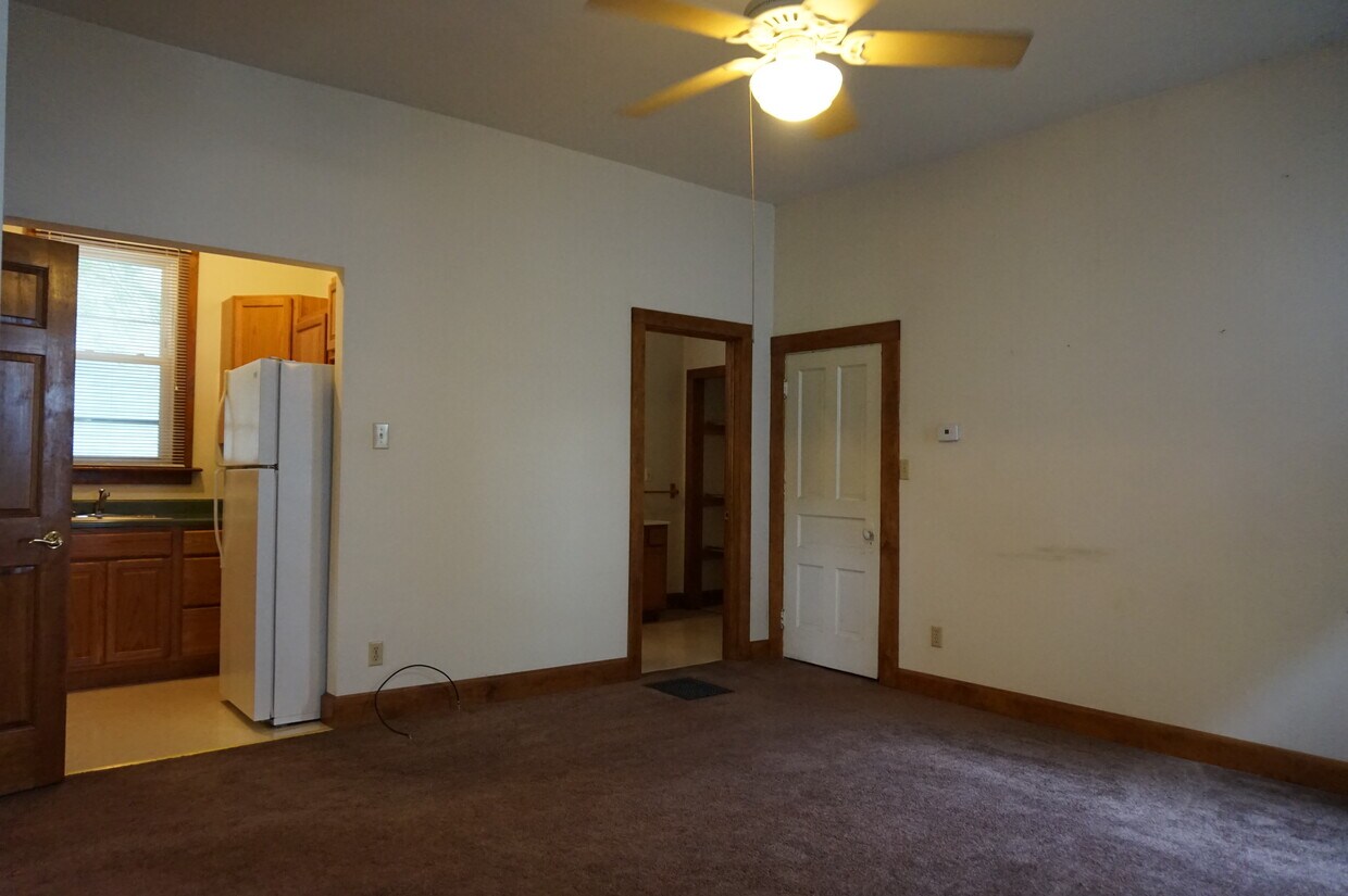 Primary Photo - 2800 W Franklin St