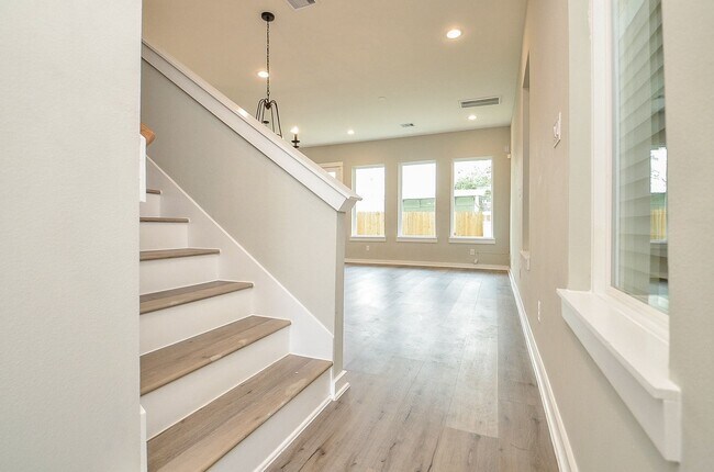 Foto del edificio - 6708 Parker Grv Ln