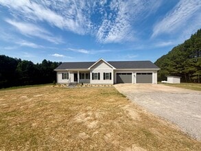 Building Photo - 246 Magnolia Dr