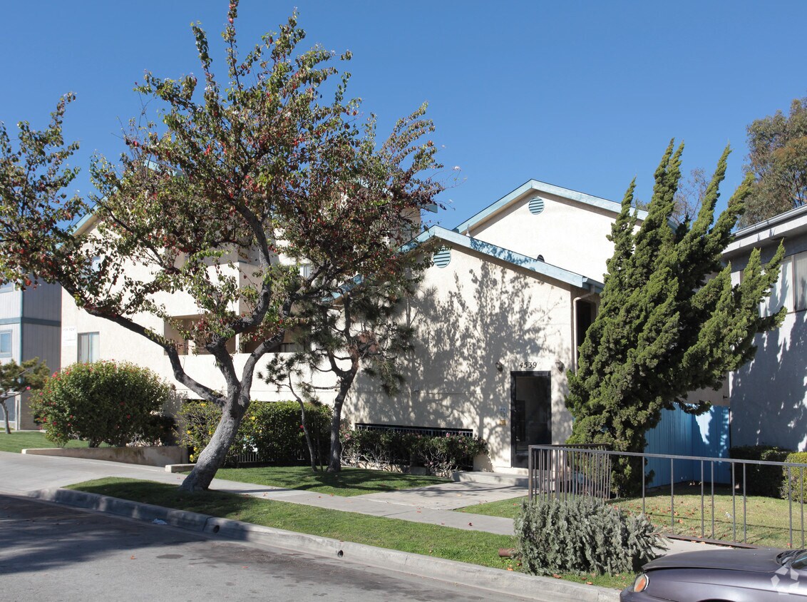 Building Photo - Peninsula Apartments