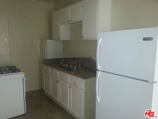Foto del edificio - 425 S Grand View St