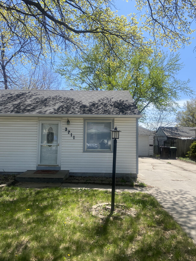 Building Photo - 3711 Saint Paul Ave