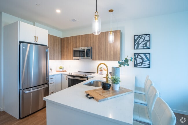 1BR, 1BA w/ Den - 656SF - Kitchen - Hew at 1515