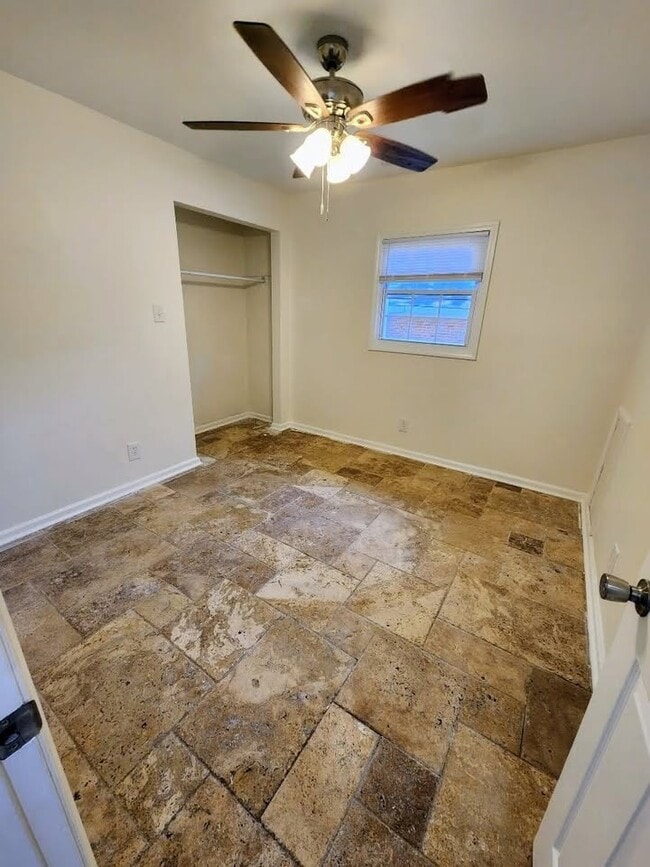 Building Photo - 1013 Rosedale Ave