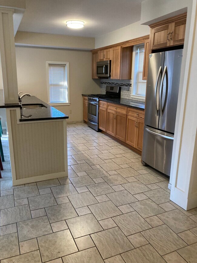 Kitchen - 1206 Bryden Rd