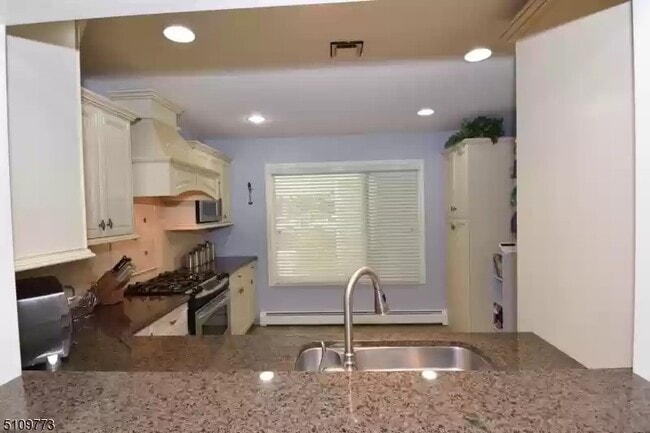 Building Photo - 24 Stryker Ct