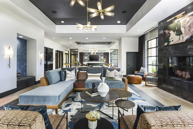 Building Photo - J Woburn Heights