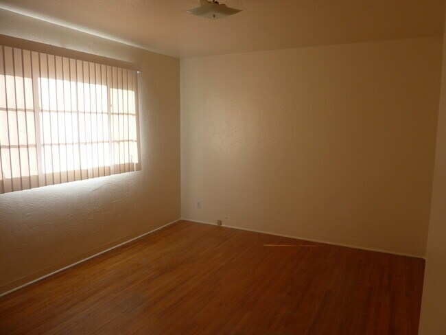 Foto del edificio - Unique One Bedroom with Private Backyard