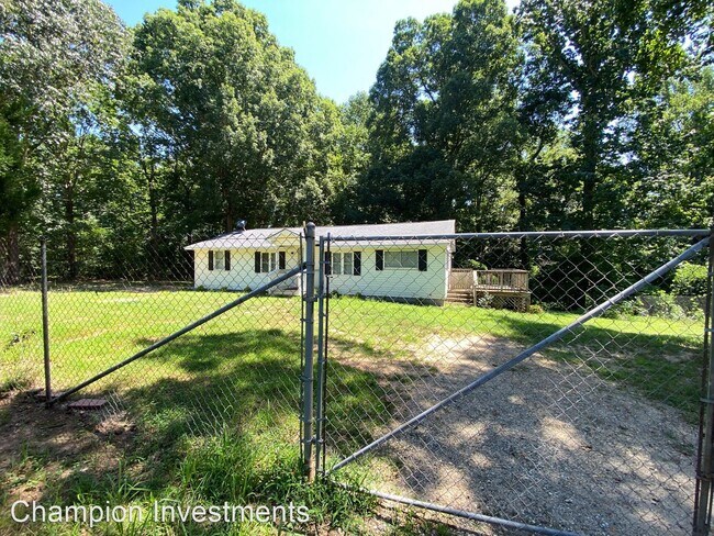 Building Photo - 3 br, 1 bath House - 124 Ayers Road