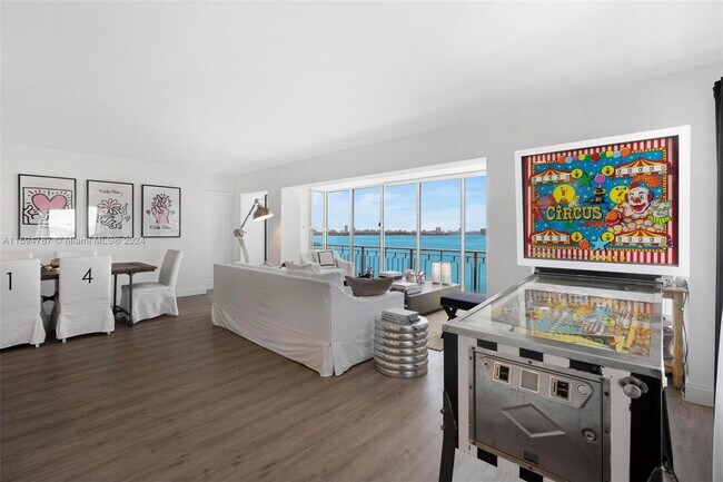 Building Photo - 11111 Biscayne Blvd