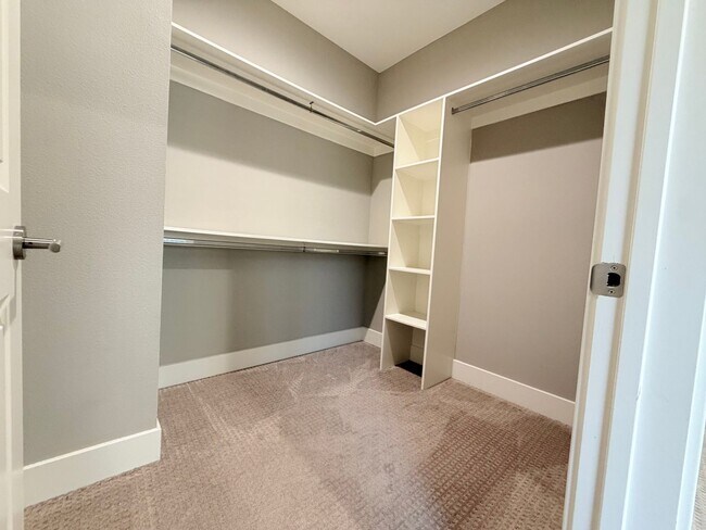 Foto del edificio - Spacious 4-Bedroom Home for Lease in Prime Covina Location