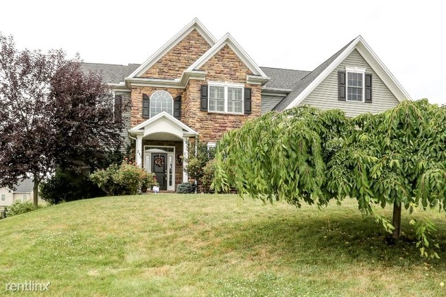 Building Photo - 5 br, 3 bath House - 215 Dunbar Drive