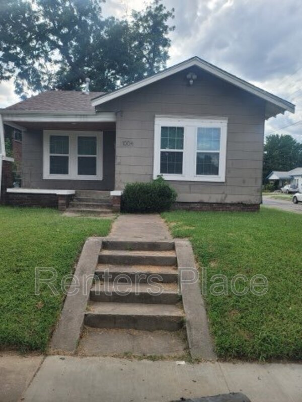 Primary Photo - 1004 S Quincy Ave