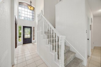 Building Photo - 14 Guinevere Pl