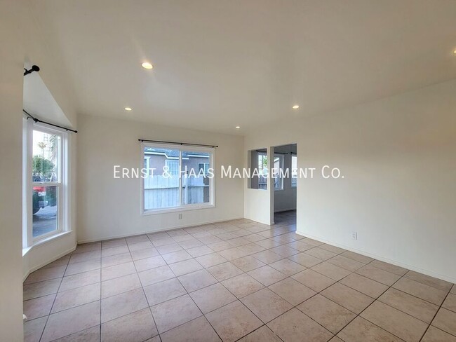 Foto del edificio - Wonderful 3 bedroom Compton Home with Larg...