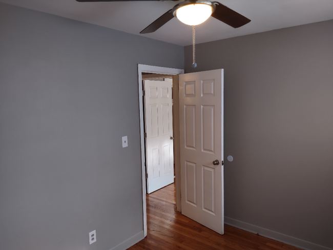 Building Photo - 510 Camrose Dr